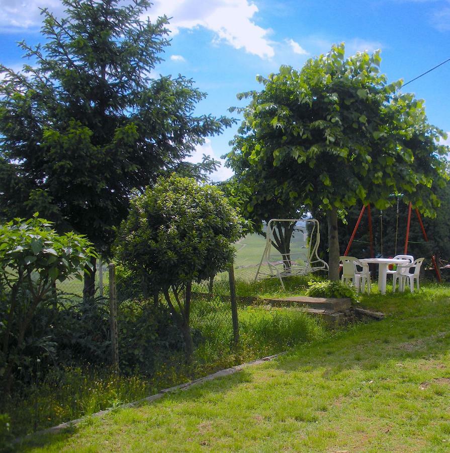Cascina Tra I Vigneti A Nizza Monferrato Villa Bagian luar foto